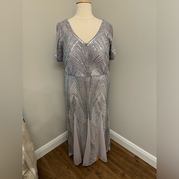 Plus Dress 🩶 - Picture 3 of 12